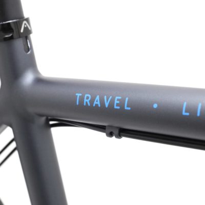 De Travel Lite is een echte alleskunner fiets van Santos, vakantie of woon-werk het kan allemaal. kom kijken bij Beagle Bikes.