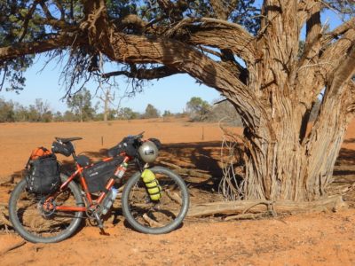 Cross Lite johan in Australie. Bikepacking.