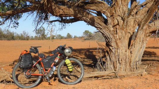 Cross Lite johan in Australie. Bikepacking.